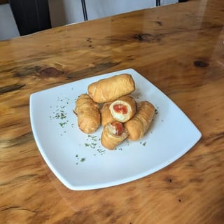 Tequeños with Guava and Cheese (5 units)